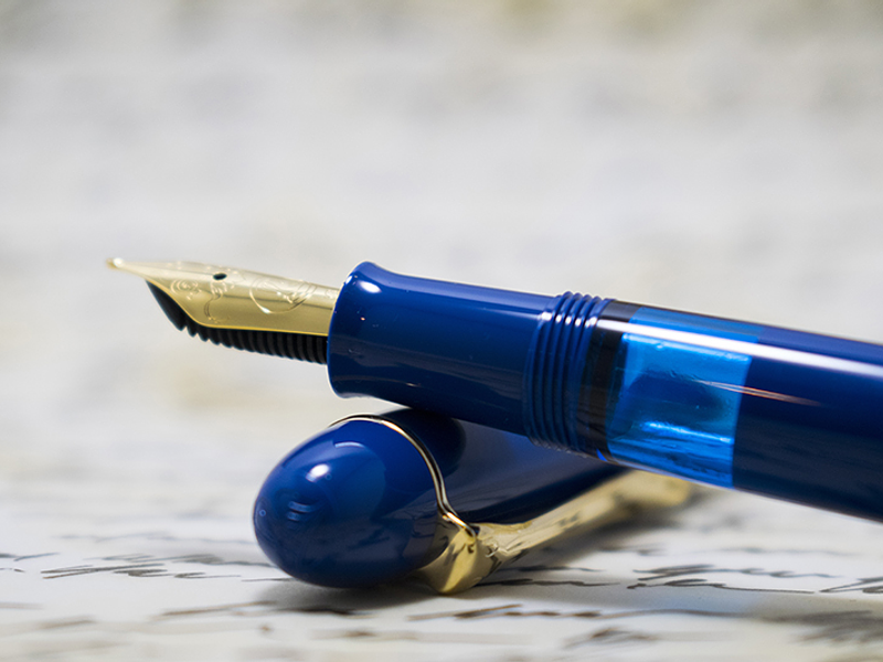 ¿Sabías que pluma estilográfica no es lo mismo que pluma fuente? Sigue leyendo y te contamos un poco más 😉