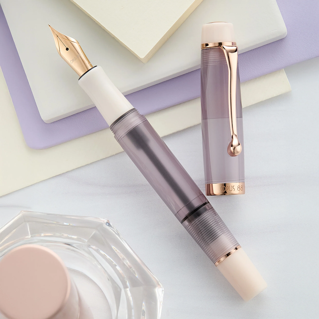 Pluma Estilográfica Opus 88 Harmony – Mocha Mousse (Edición Limitada) 8