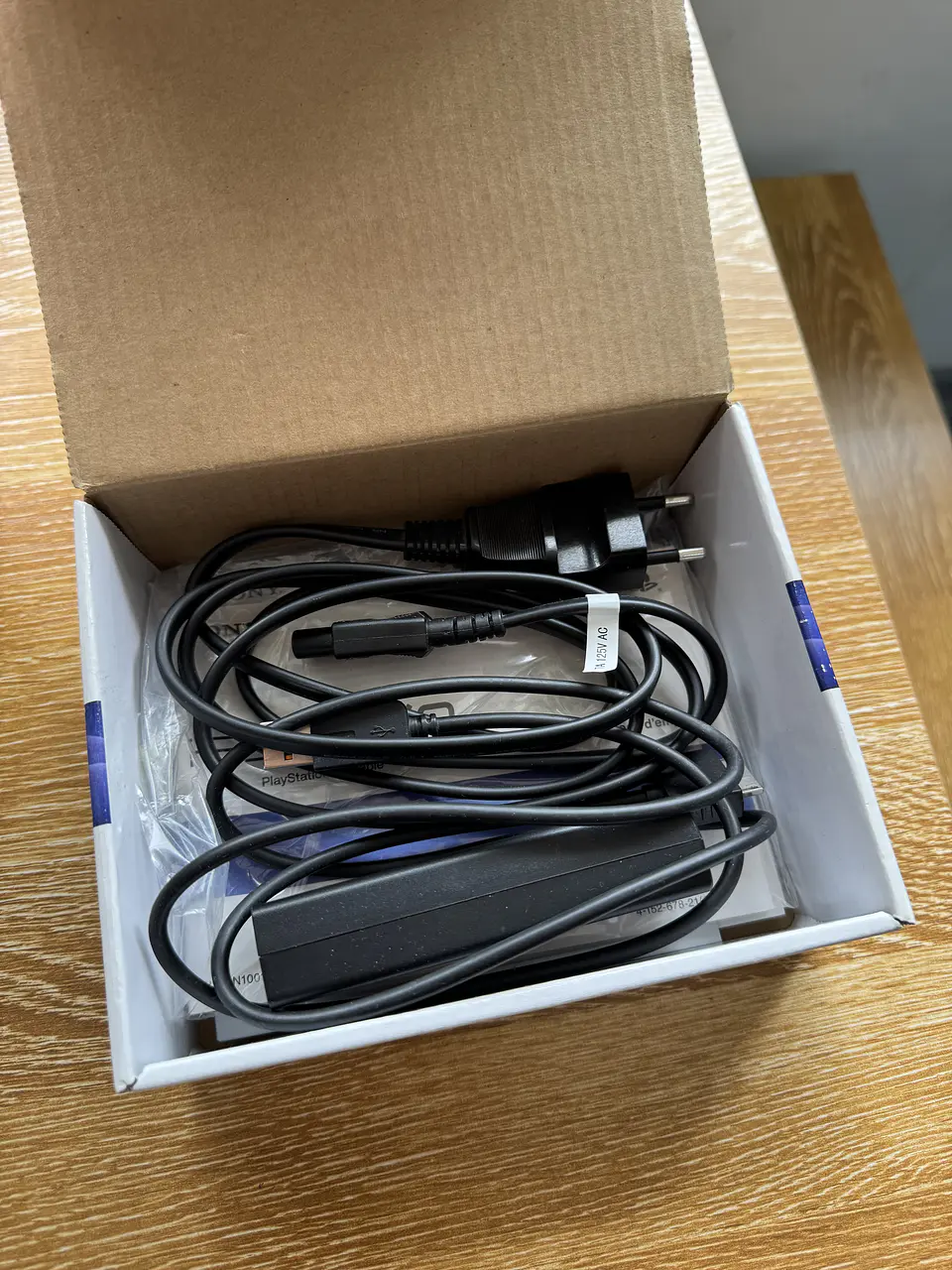 Sony PlayStation Portable Go 16 GB black box and charger 6