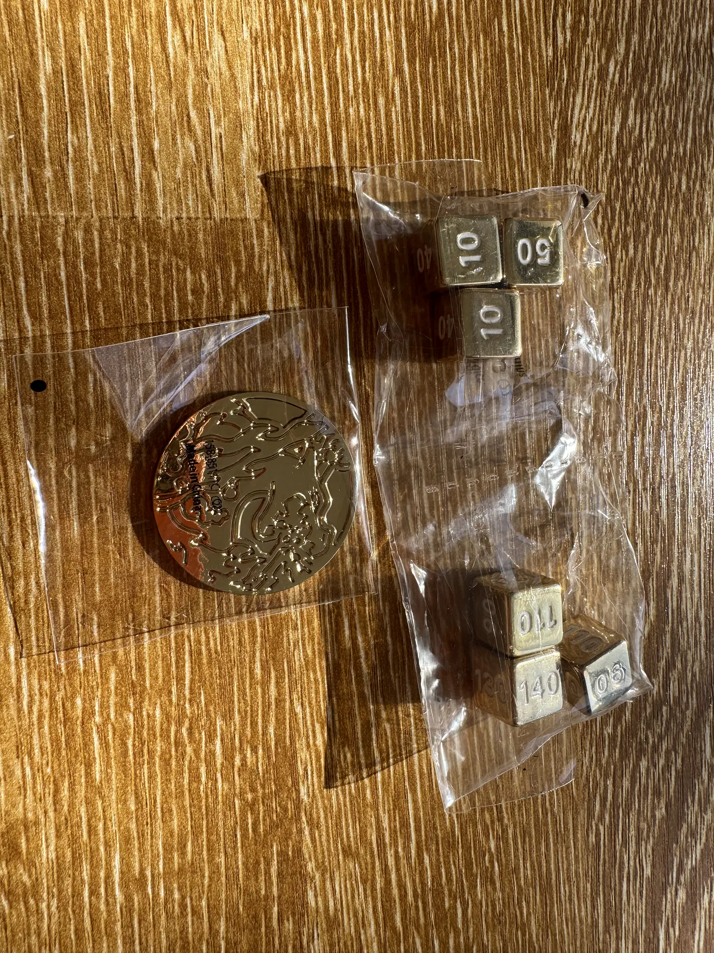 Charizard Vmax - Metal Coin + Dice. 3