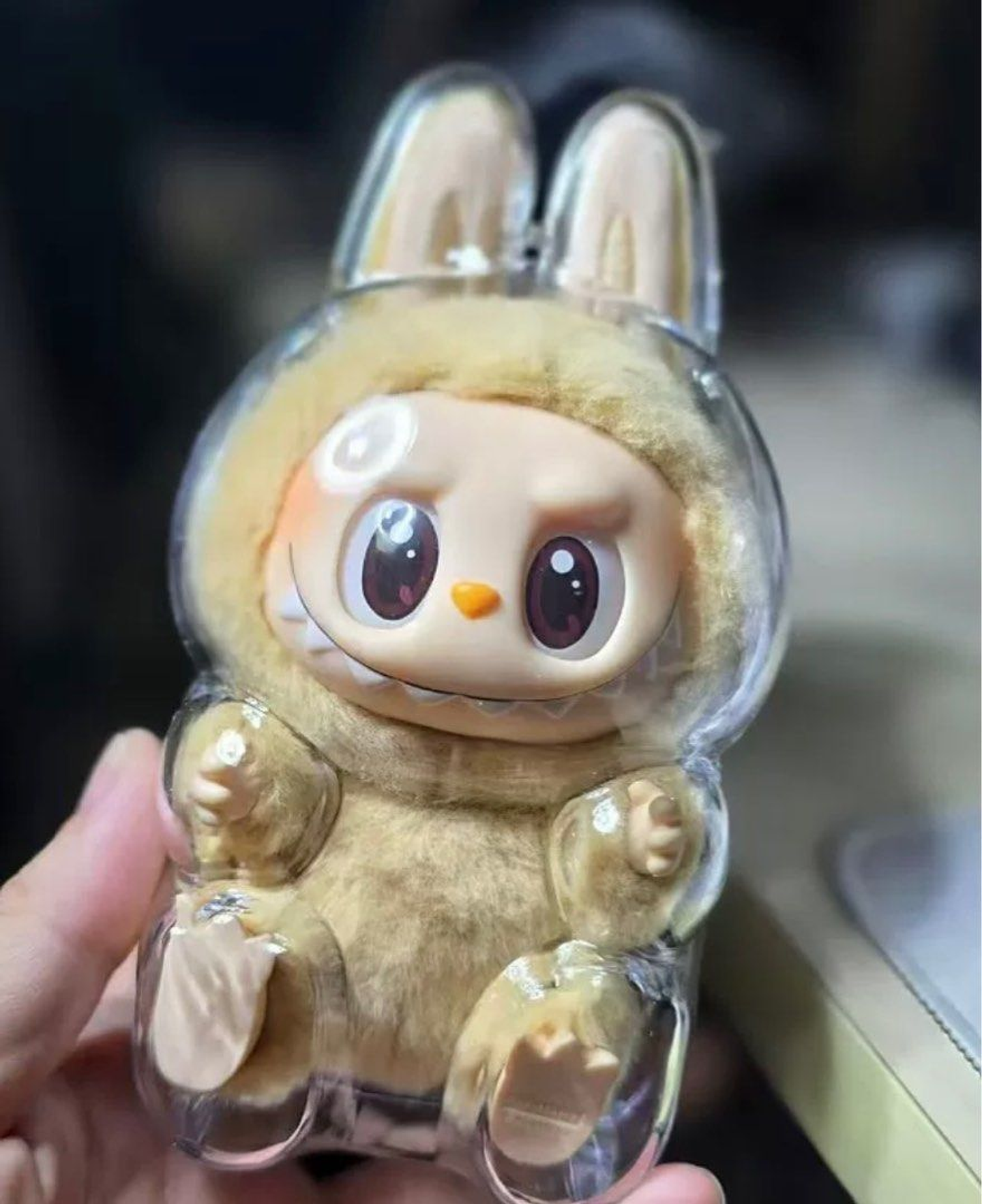 Protector acrílico para Labubu Have a Seat Series  2