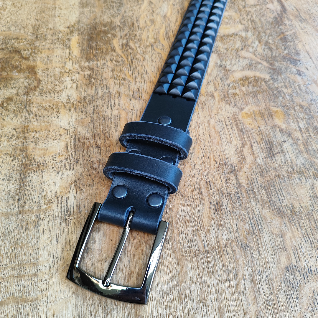 Cinturón de 3 líneas de pirámides negro mate | Hecho a mano en cuero real 3