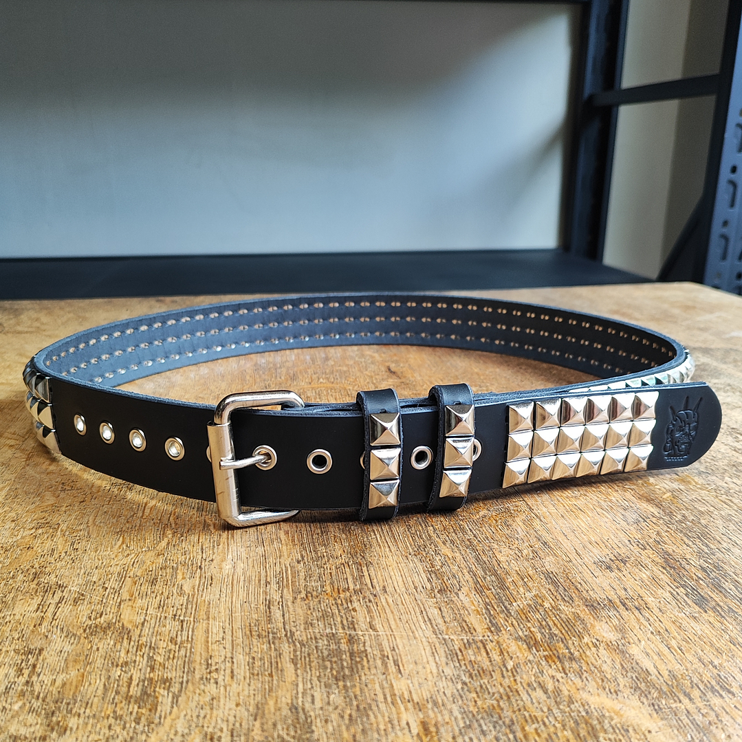 Cinturón 3 Líneas de Pirámides Full – Pasadores y Punta con Tachas 1