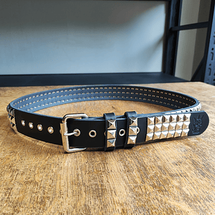 Cinturón 3 Líneas de Pirámides Full – Pasadores y Punta con Tachas