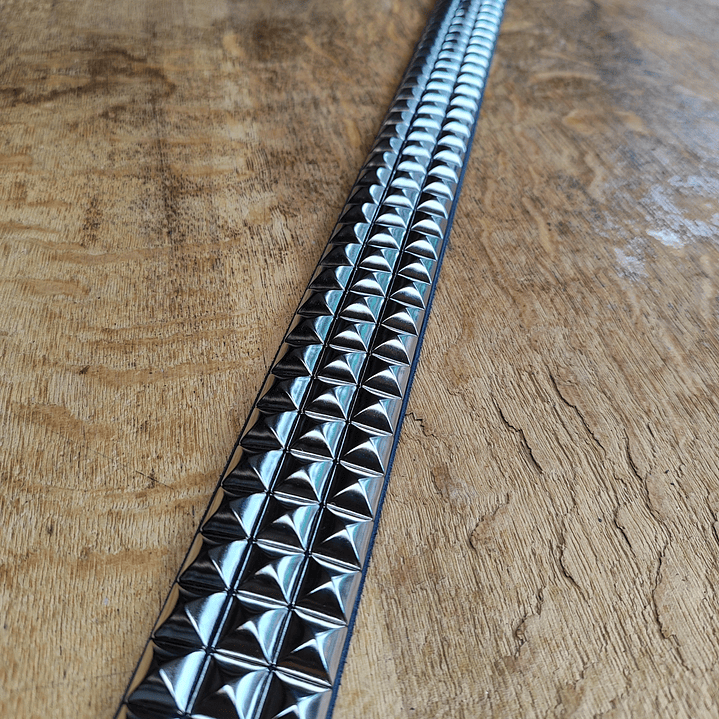 Cinturón 3 Líneas de Pirámides Full – Pasadores y Punta con Tachas 4