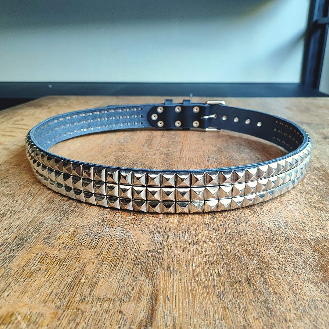 Cinturón 3 líneas de pirámides metálicas - Hecho a mano en cuero real 2