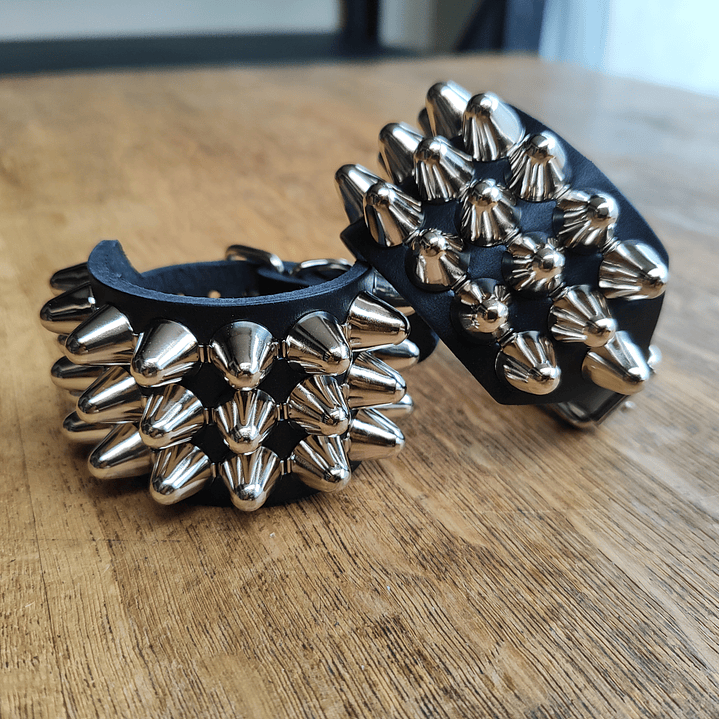 Pack Cinturón Uk studs con argollas + Bootstraps + Pulseras + Llavero 4