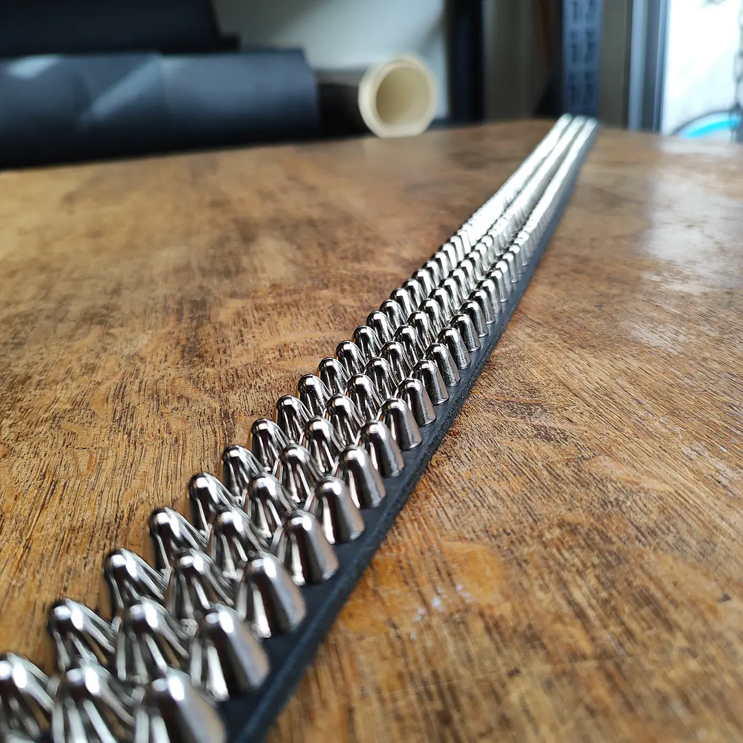 Cinturón 3 líneas Uk studs | Hecho a mano en cuero real 3