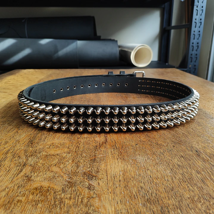 Cinturón 3 líneas Uk studs | Hecho a mano en cuero real 2