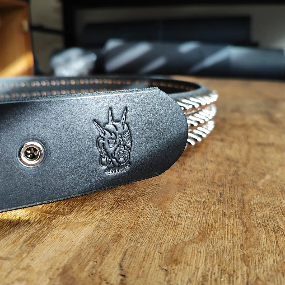 Cinturón 3 líneas Uk studs | Hecho a mano en cuero real 5