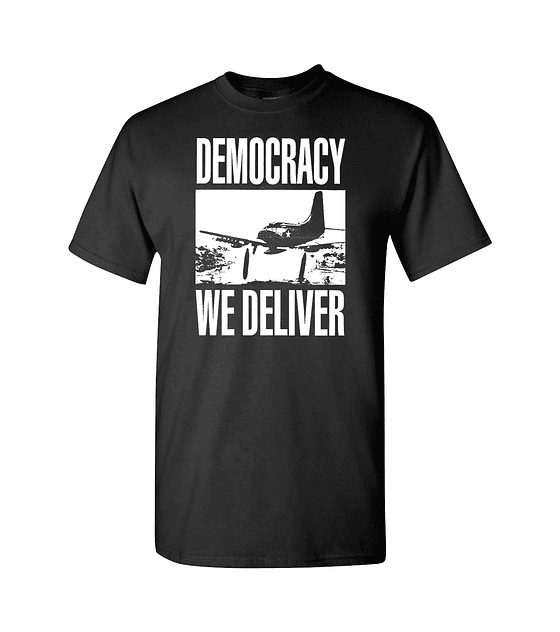 Polera M/C Serigrafía Democracy · We Deliver