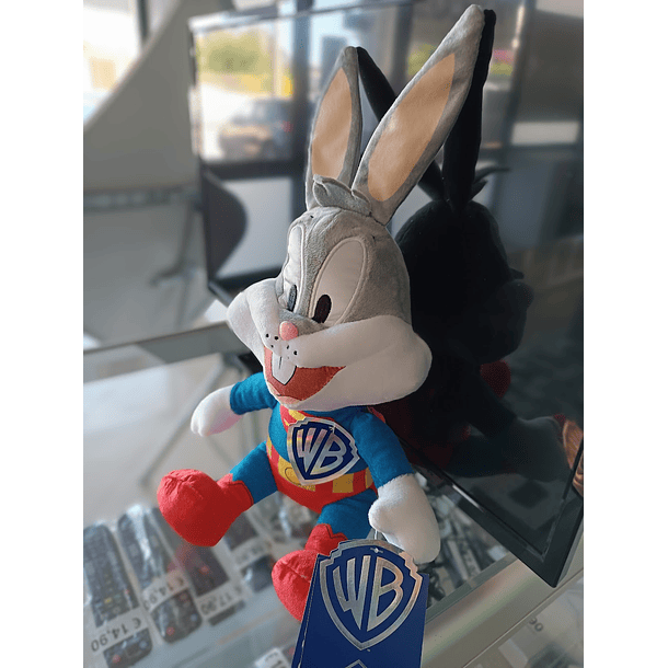 Peluche Bugs Bunny Superman 30cm (Edição 100 anos Warner Bros.) 3