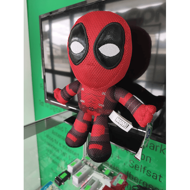 Peluche Marvel Deadpool Braços Abertos 30cm 2