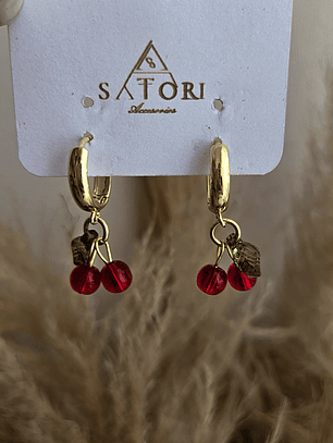 Argolla con cereza colgante