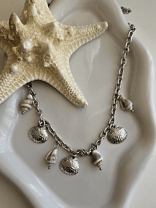 Chocker conchitas silver