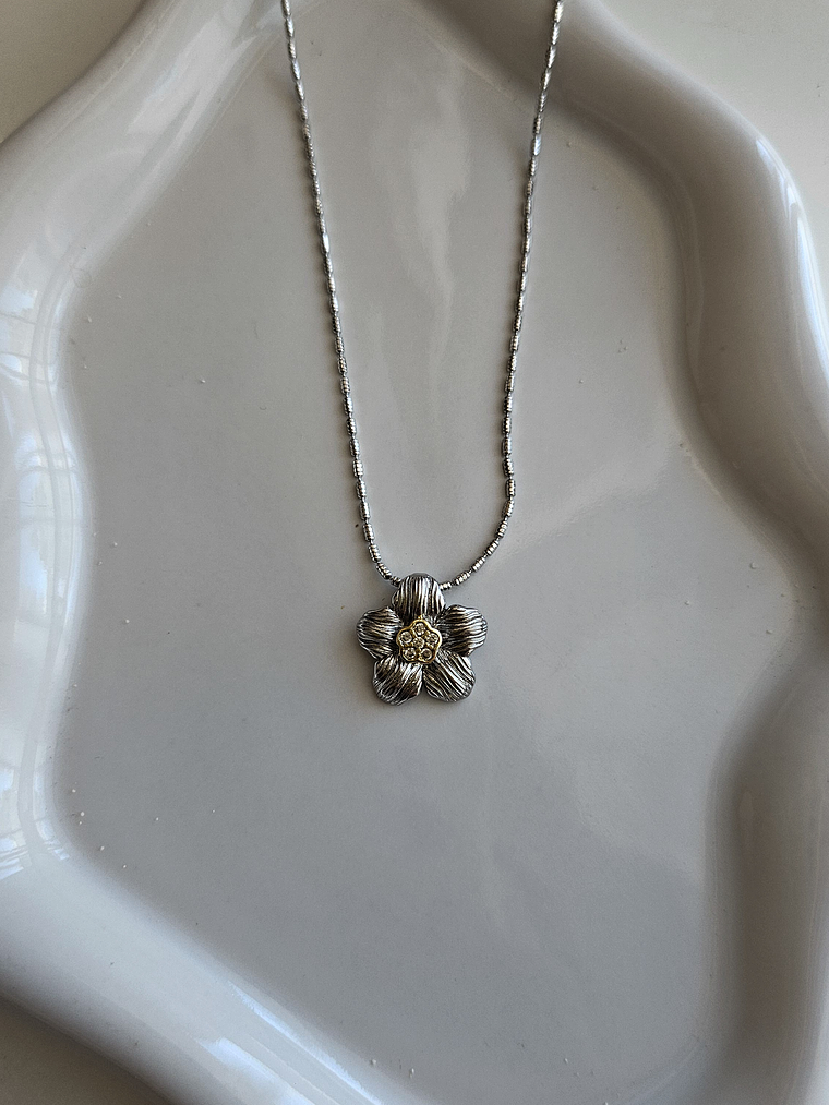 Collar pasador flor 1