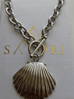 Collar con dije Maxi de conchita