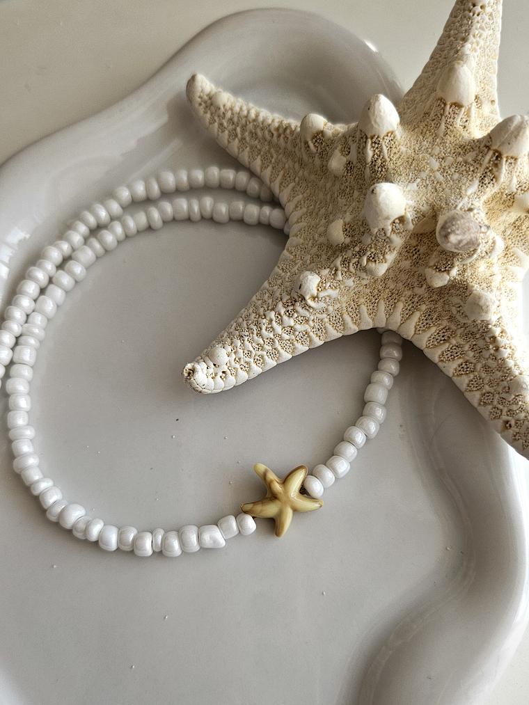 Collar chocker estrella amarillo mantequilla 1