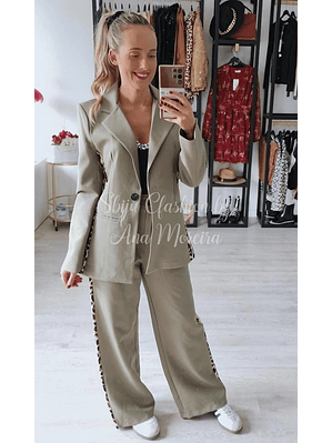 Fato com Detalhe Lateral Tigresa