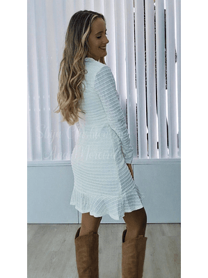 Vestido Branco com Botões Dourados