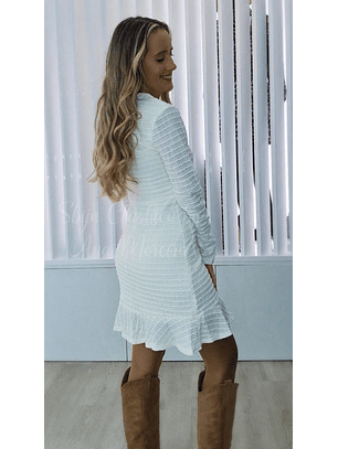 Vestido Branco com Botões Dourados