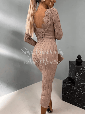 Vestido de Malha com Decote em Renda