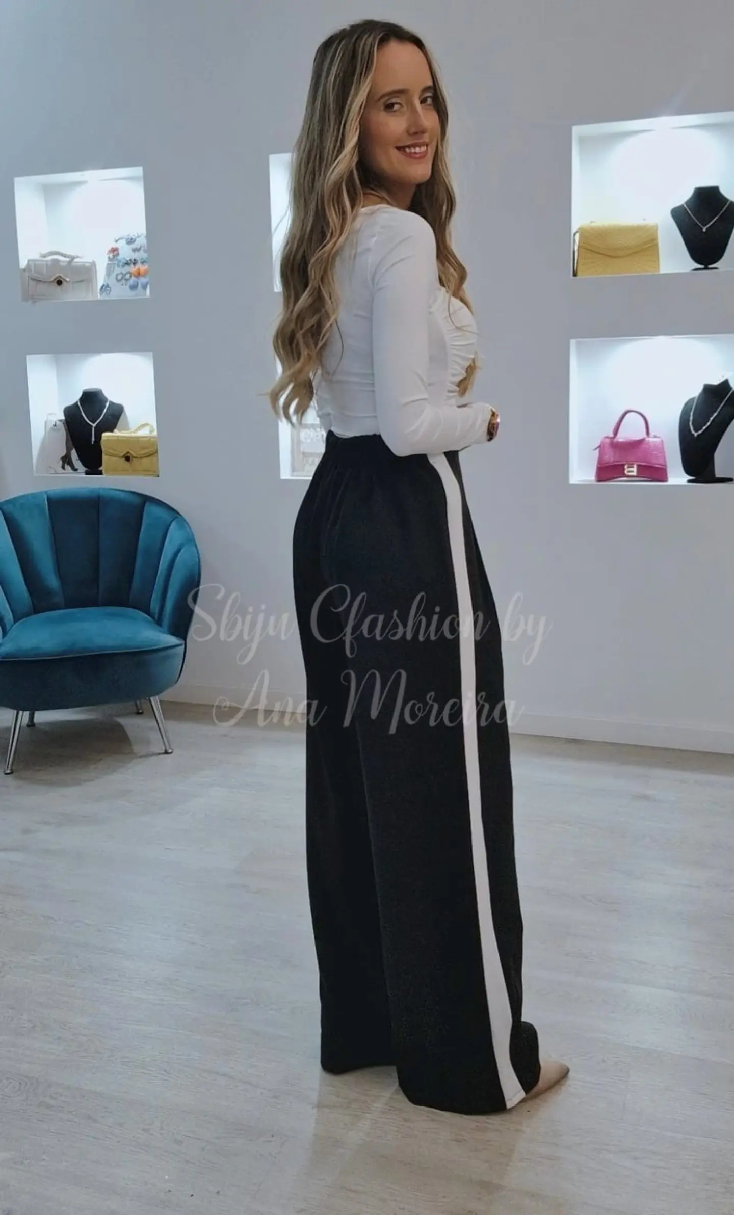 Calça com Risca Branca de Lado - TU 2