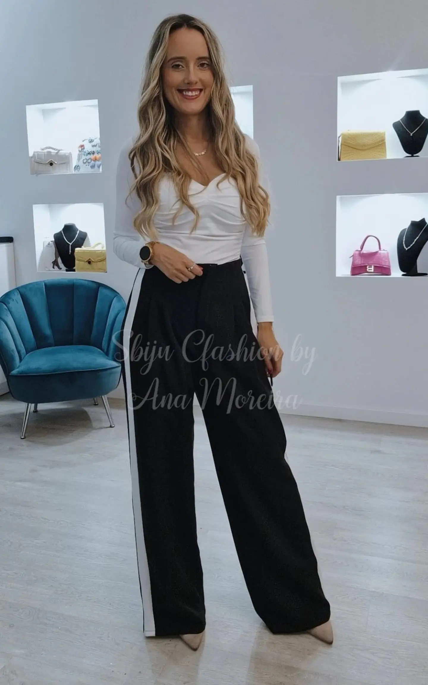 Calça com Risca Branca de Lado - TU 3