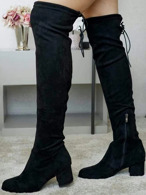 Bota preta acima do joelho 