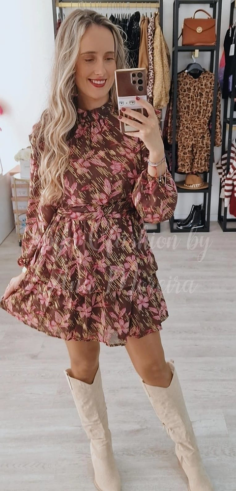 Vestido em Tons Castanhos com Flores