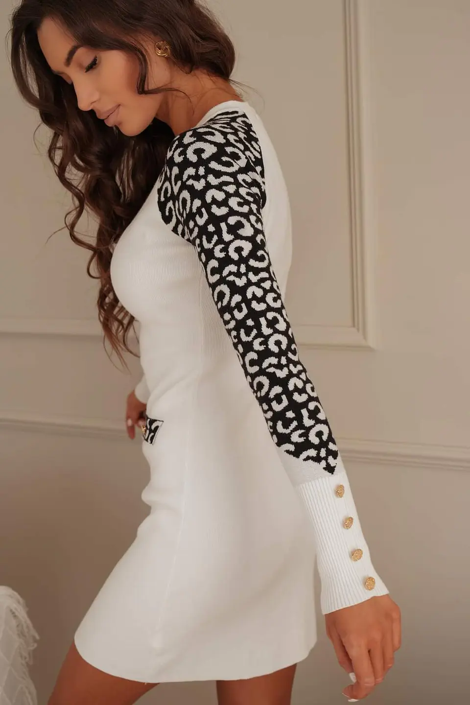 Vestido Curto em Malha com Detalhe nas Mangas 5