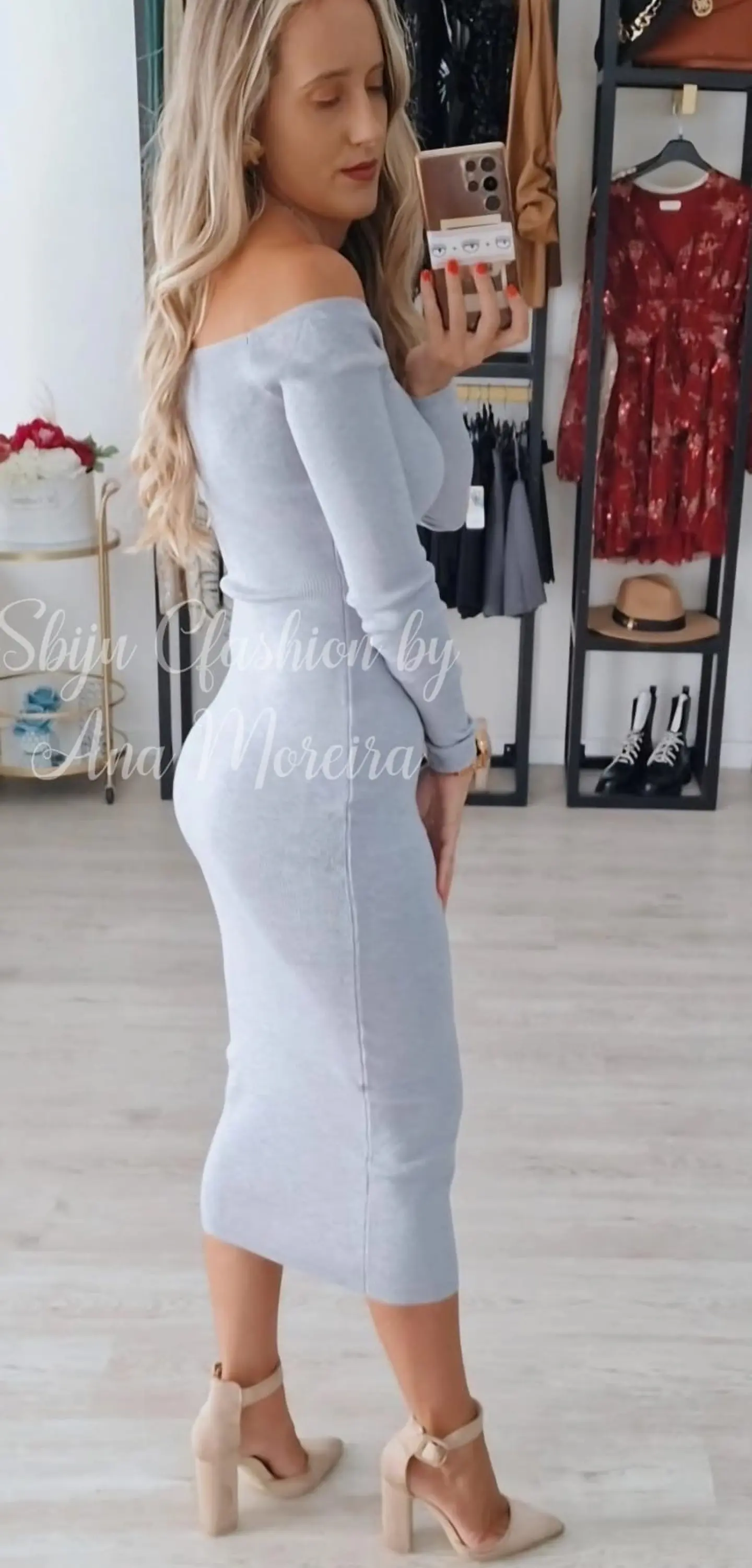 Vestido Midi com Abertura no Peito - TU 2