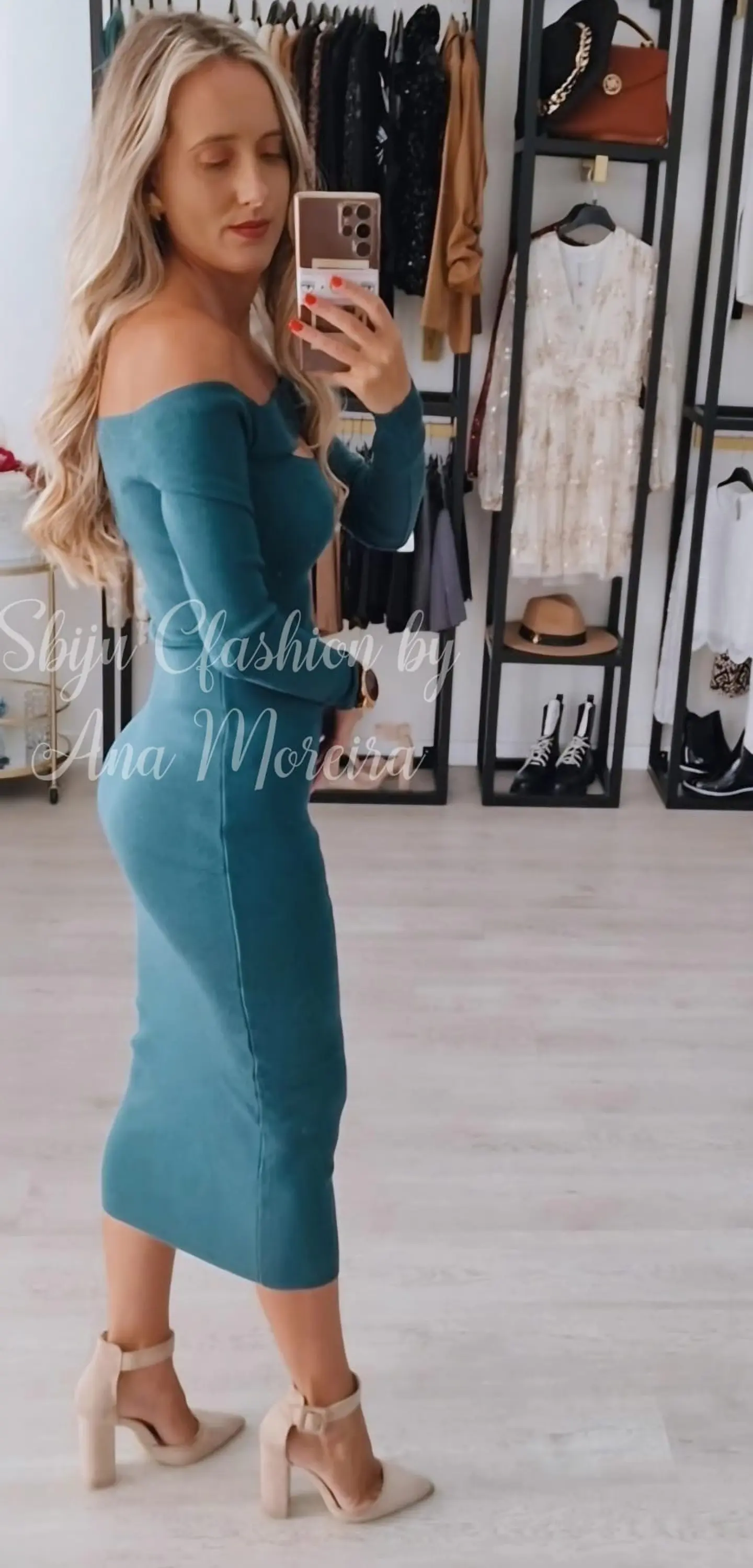 Vestido Midi com Abertura no Peito - TU 8