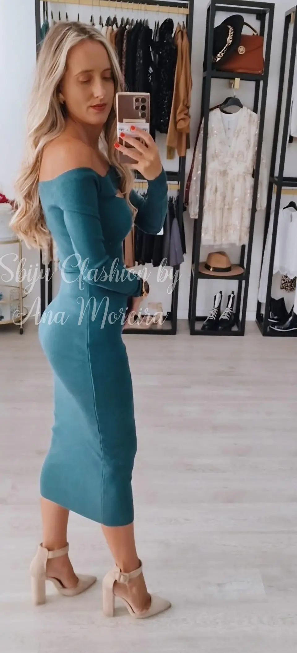 Vestido Midi com Abertura no Peito - TU 8