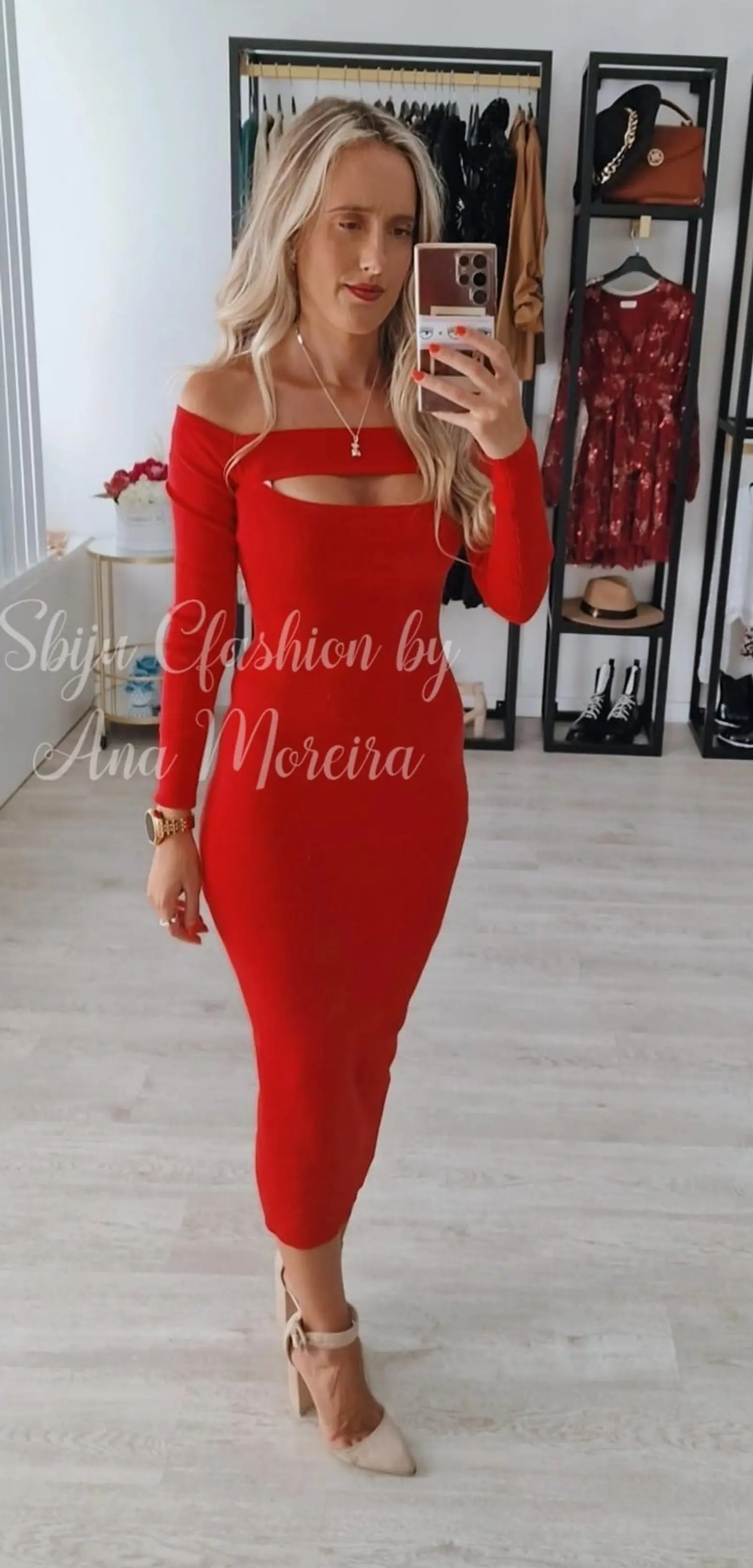 Vestido Midi com Abertura no Peito - TU 9