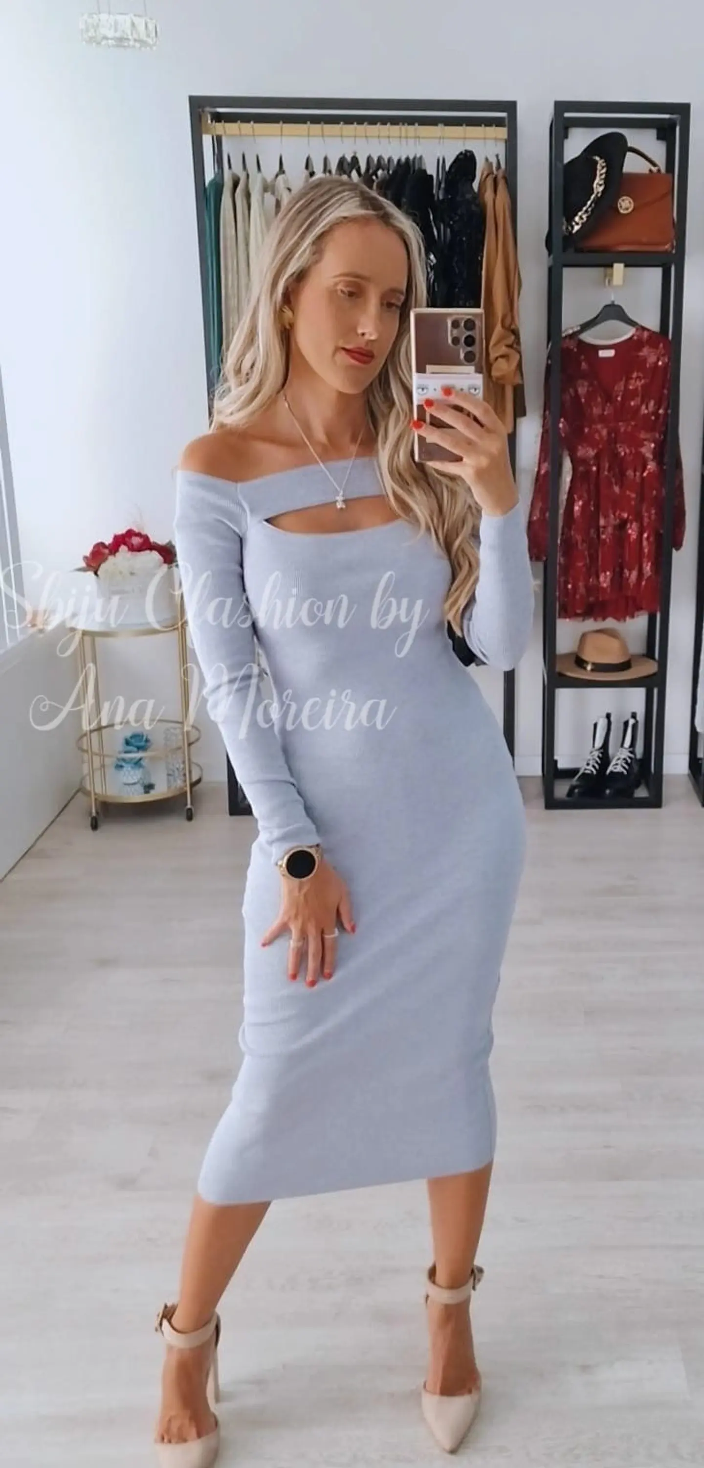 Vestido Midi com Abertura no Peito - TU 1