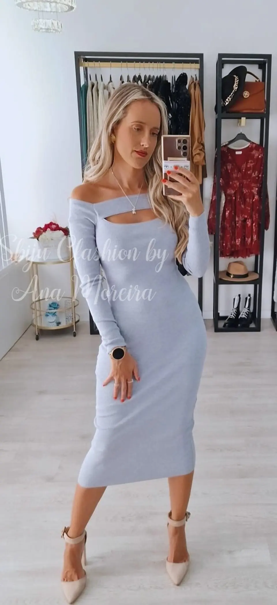 Vestido Midi com Abertura no Peito - TU 1