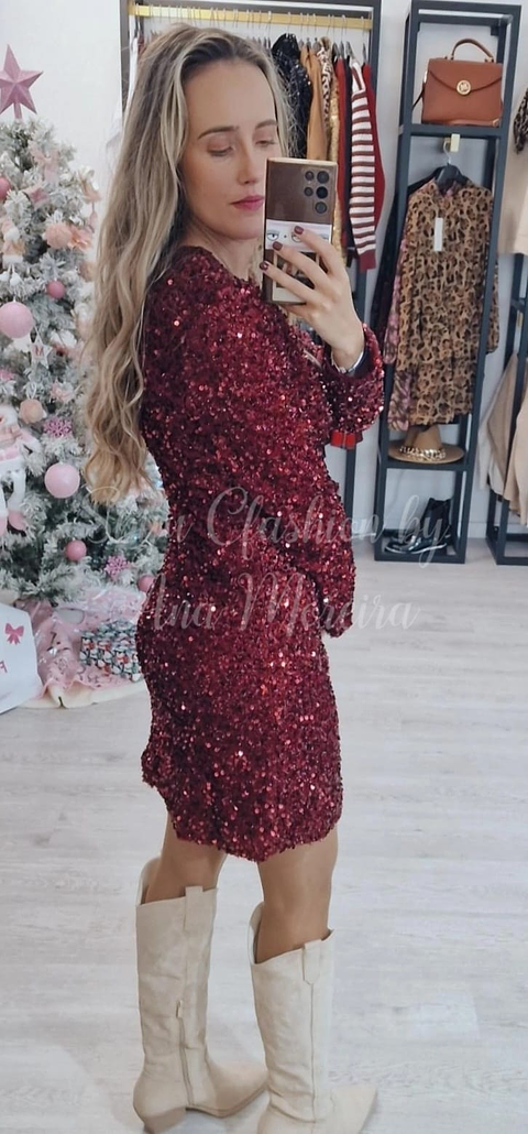 Vestido de Lantejoulas com Botões em Pérolas