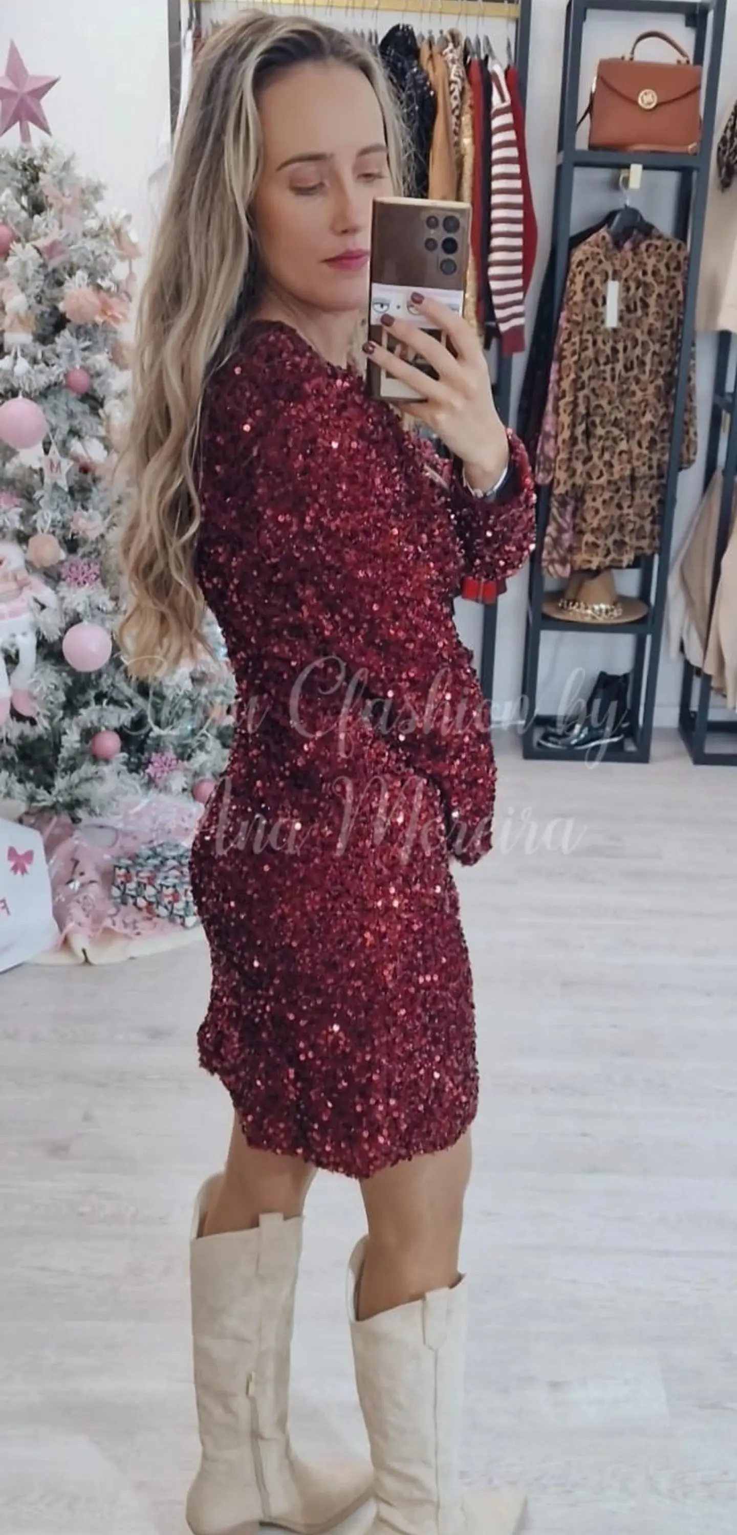 Vestido de Lantejoulas com Botões em Pérolas 2