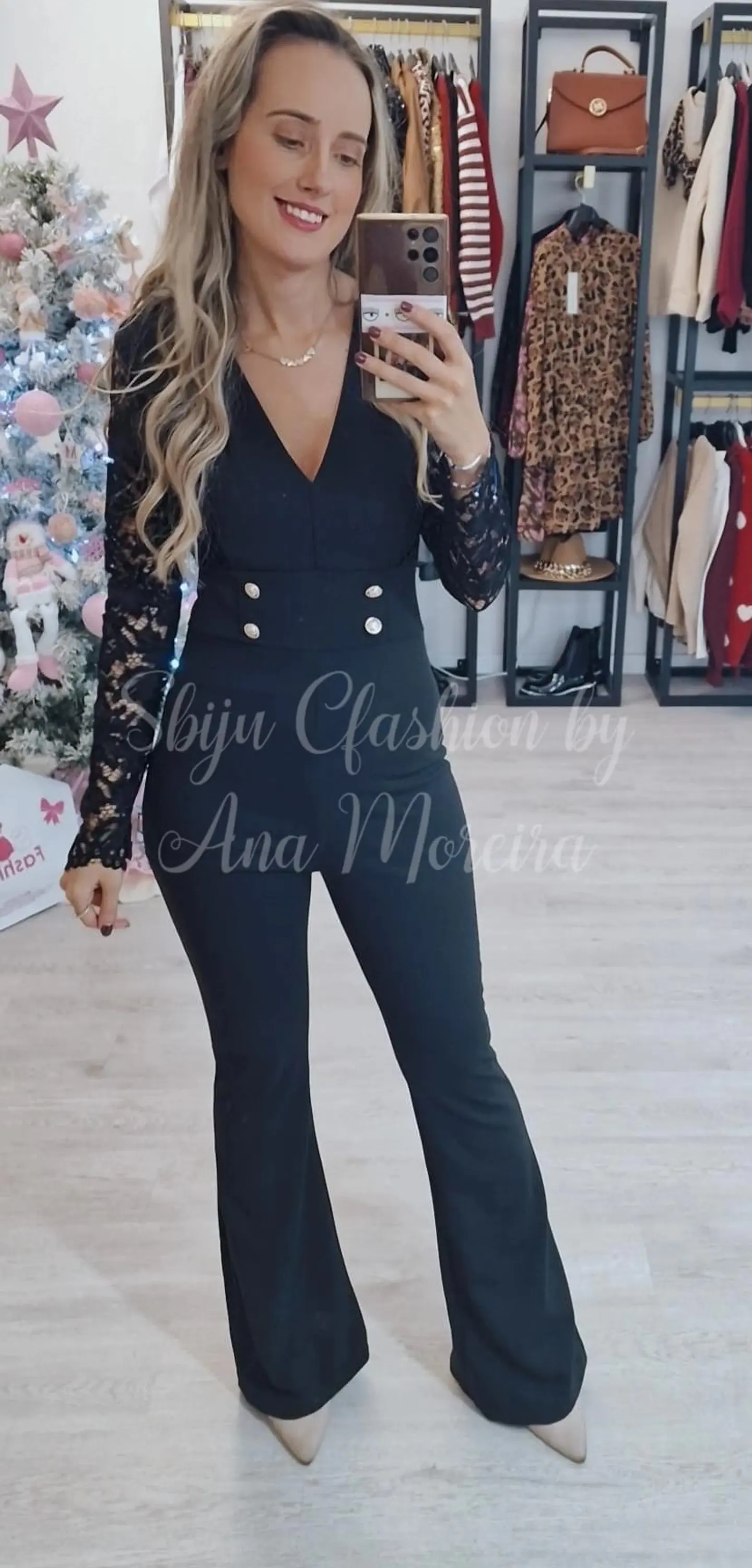 Macacão de Calça com Detalhes em Renda 3