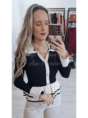 Camisola de Malha com Folho e Botões em Pérola