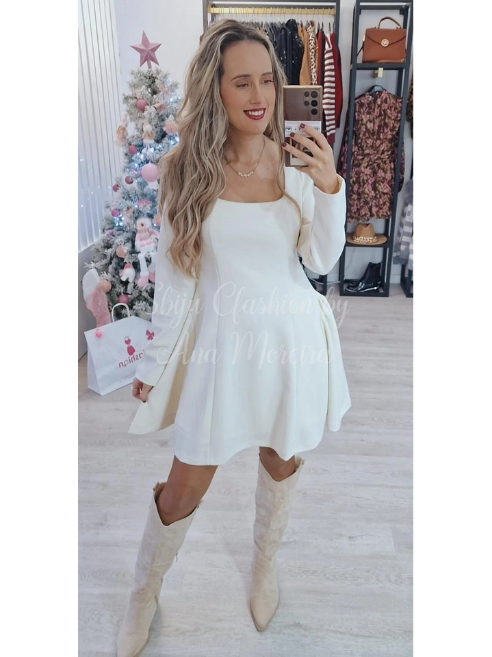 Vestido com Decote Quadrado Mochy 1