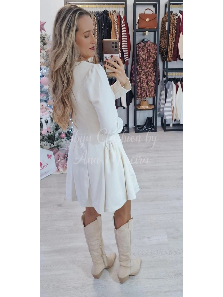 Vestido com Decote Quadrado Mochy 3