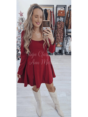 Vestido com Decote Quadrado Mochy