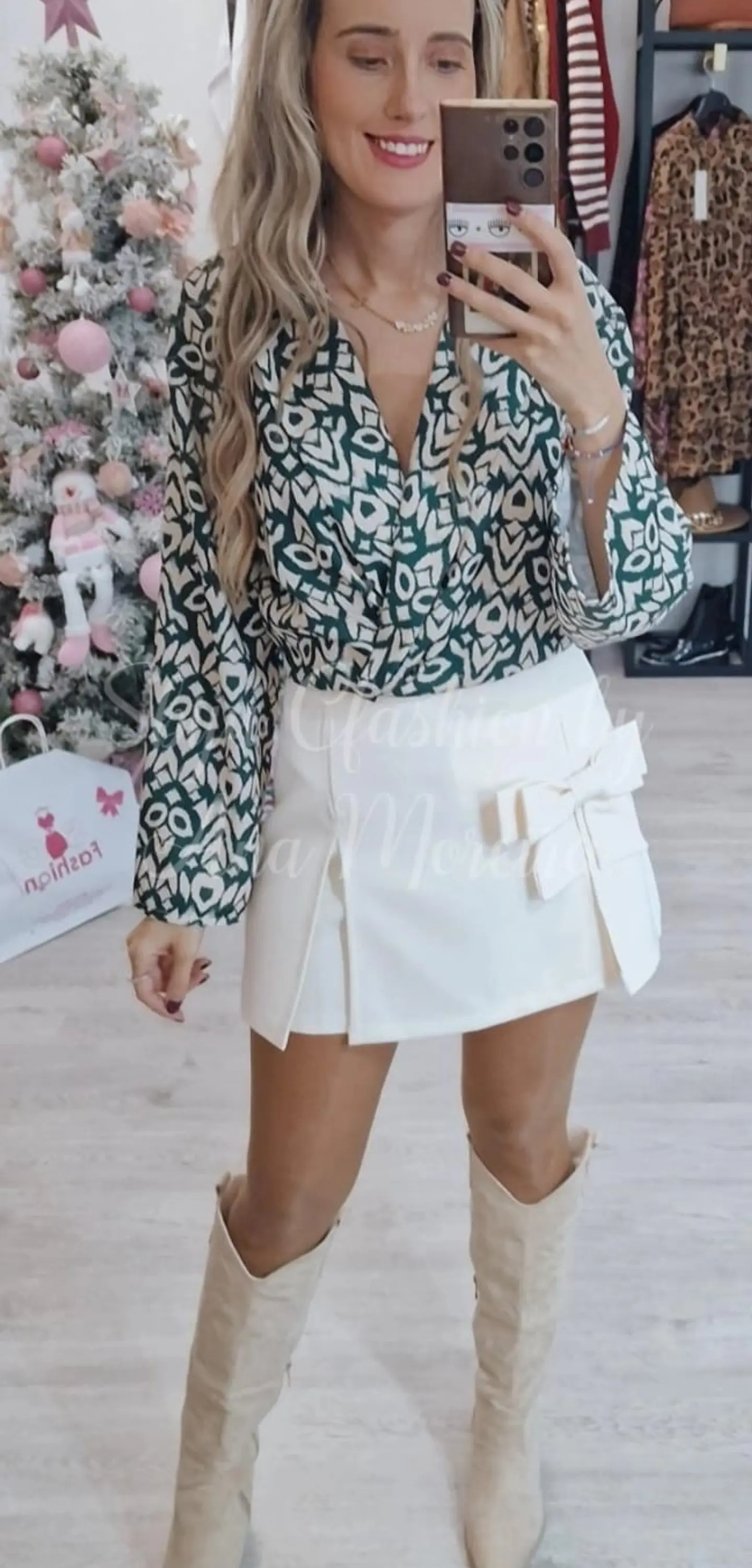 Blusa com decote e padrão - TU 6