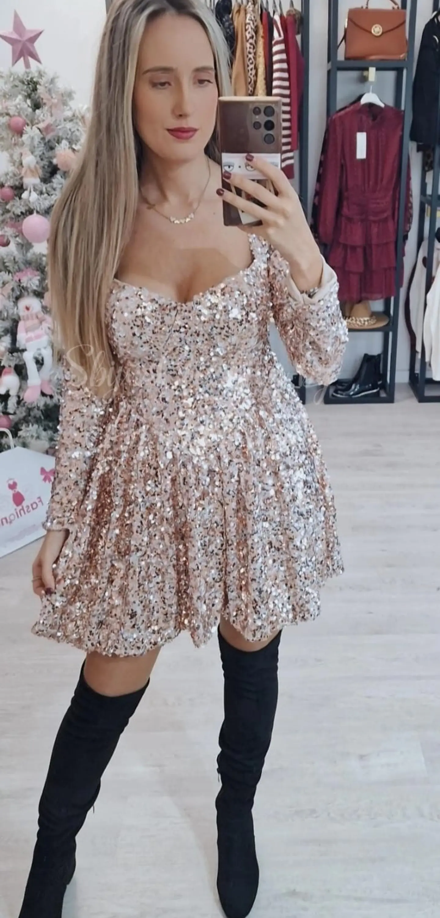 Vestido de Lantejoulas com Copa Incluída - TU 1