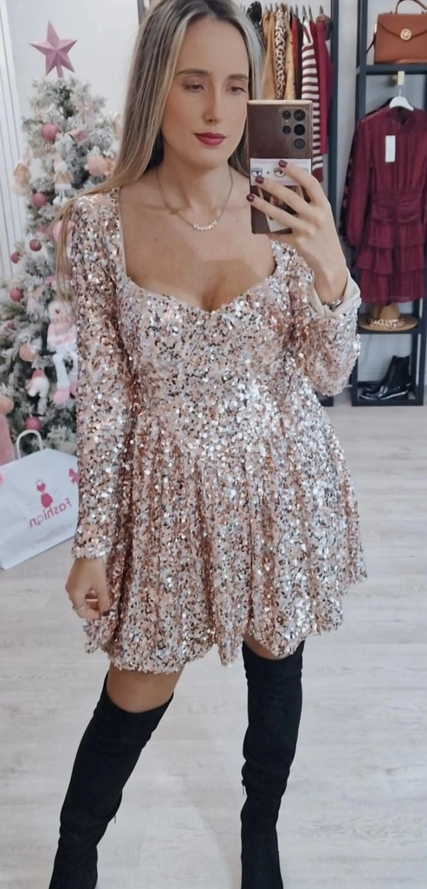 Vestido de Lantejoulas com Copa Incluída - TU 4