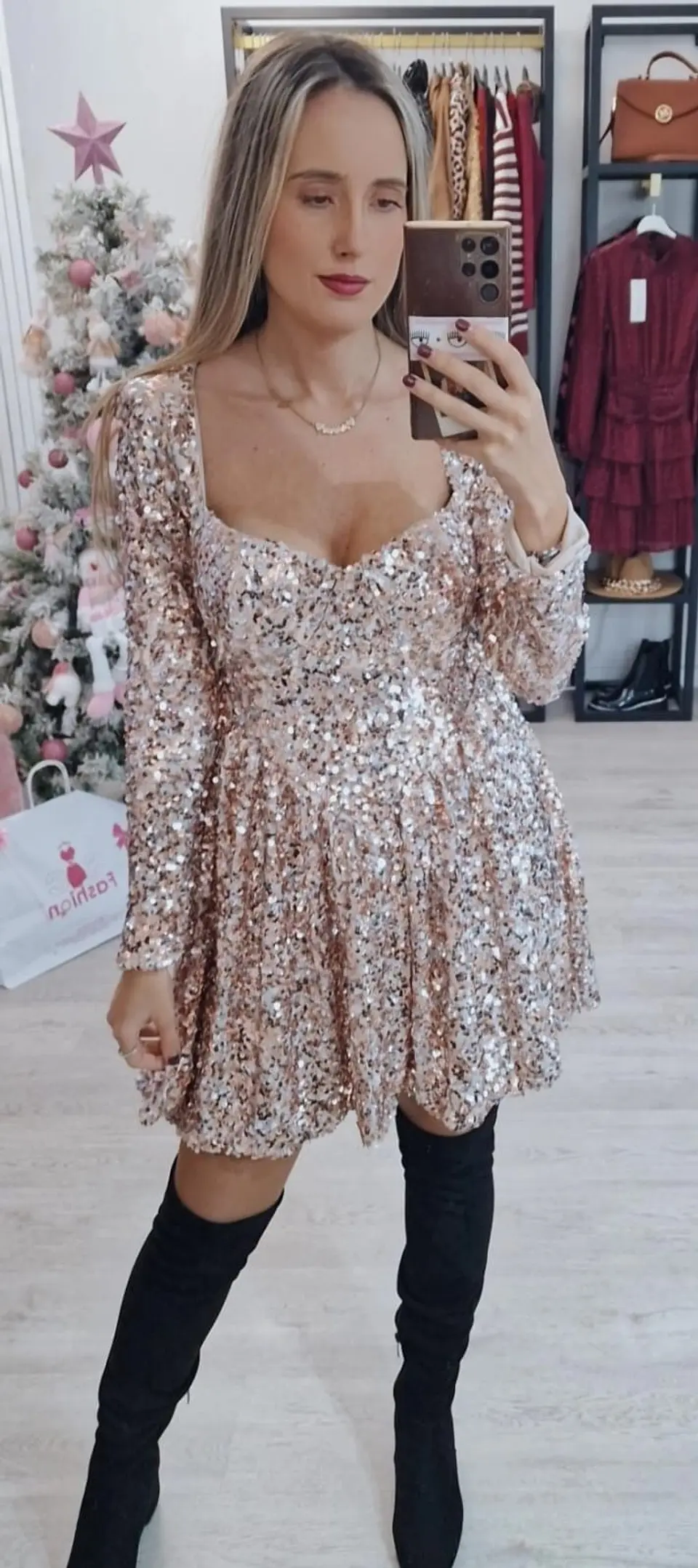 Vestido de Lantejoulas com Copa Incluída - TU 4