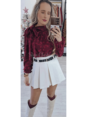 Blusa Bordô com Detalhe de Laço no Pescoço