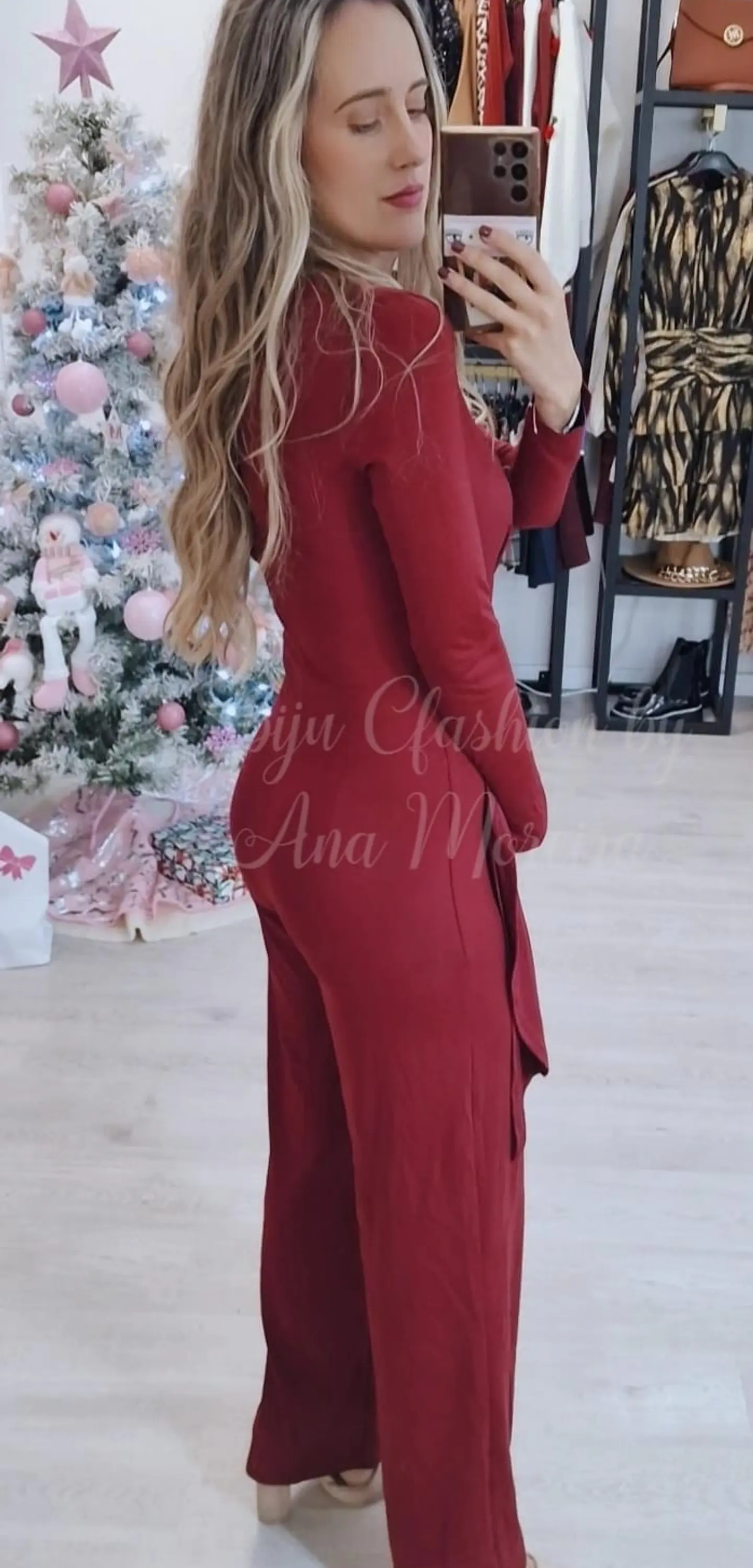 Macacão com Detalhe de Fivela Dourada 2